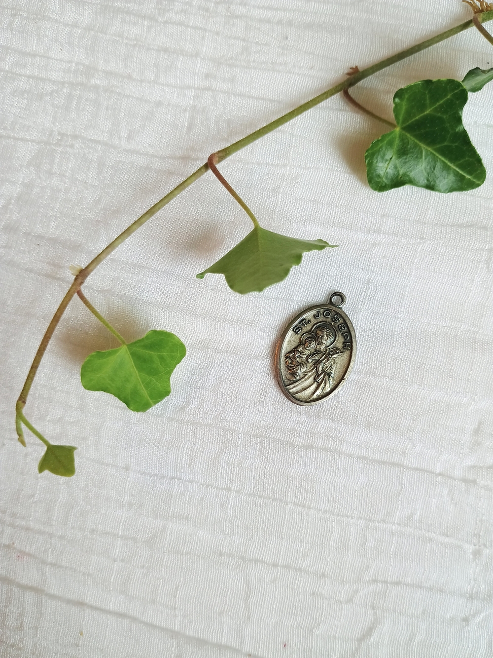 ⛪ CATHOLIC CORE ⛪ VTG St. Joseph Medallion, Religious Pendant, MCM Style